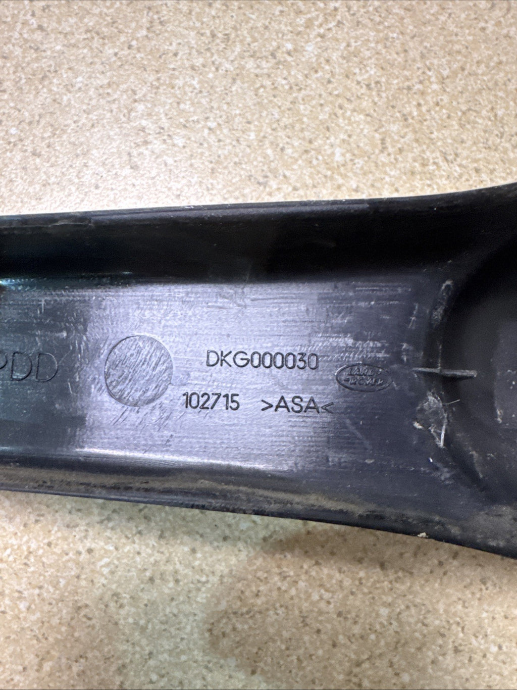 Range Rover L322 3.6 left front windscreen wiper arm cover trim DKG000030