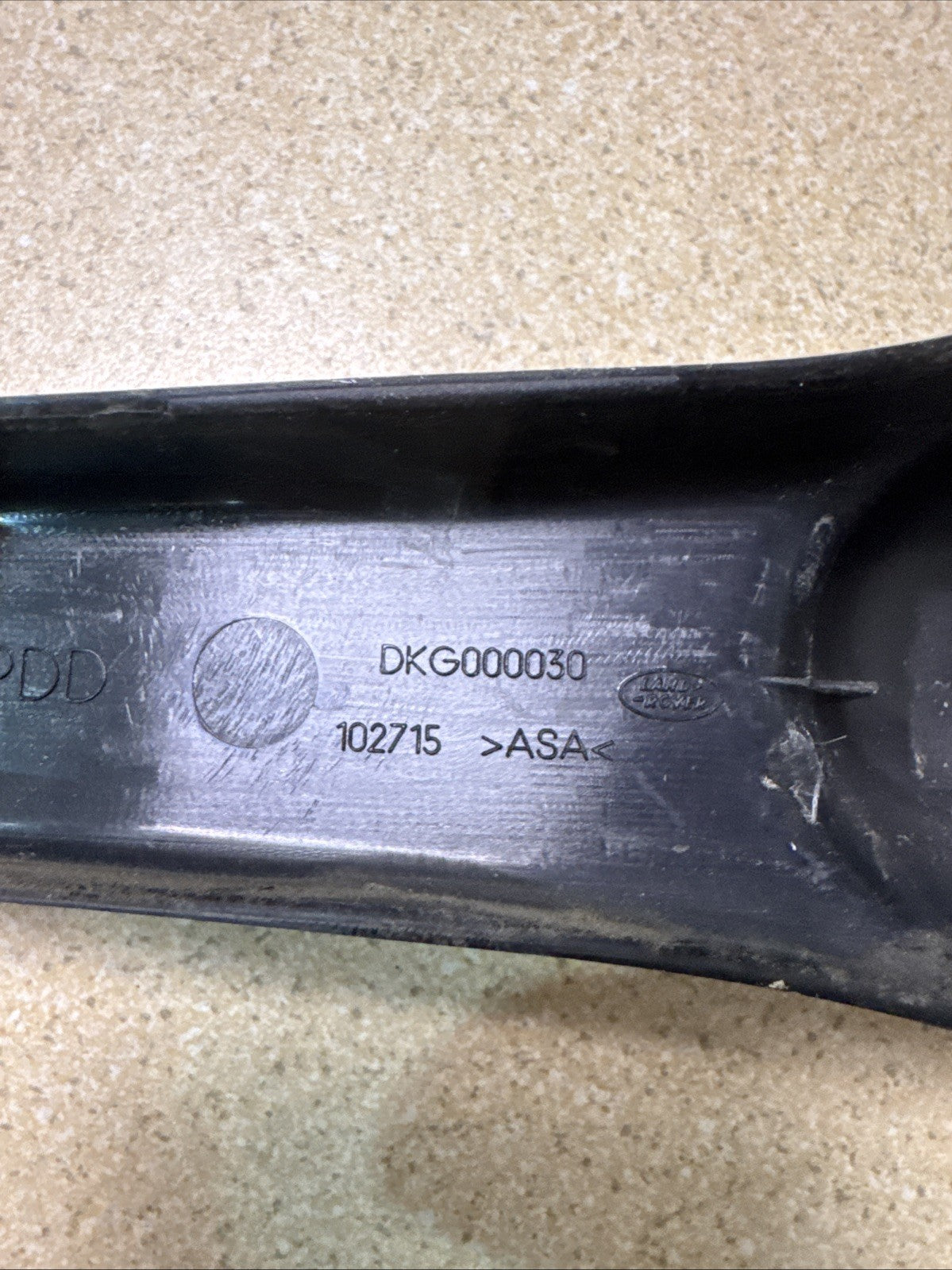 Range Rover L322 3.6 left front windscreen wiper arm cover trim DKG000030