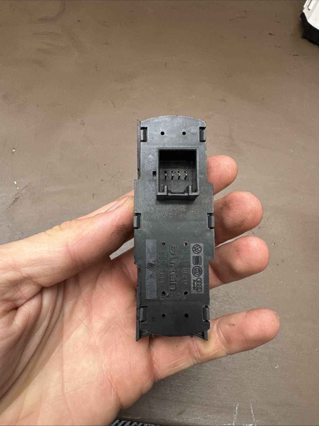 VW VOLKSWAGEN TOUAREG  CENTRAL CONSOLE ESP SWITCH CONTROL BUTTON 7L6927225C