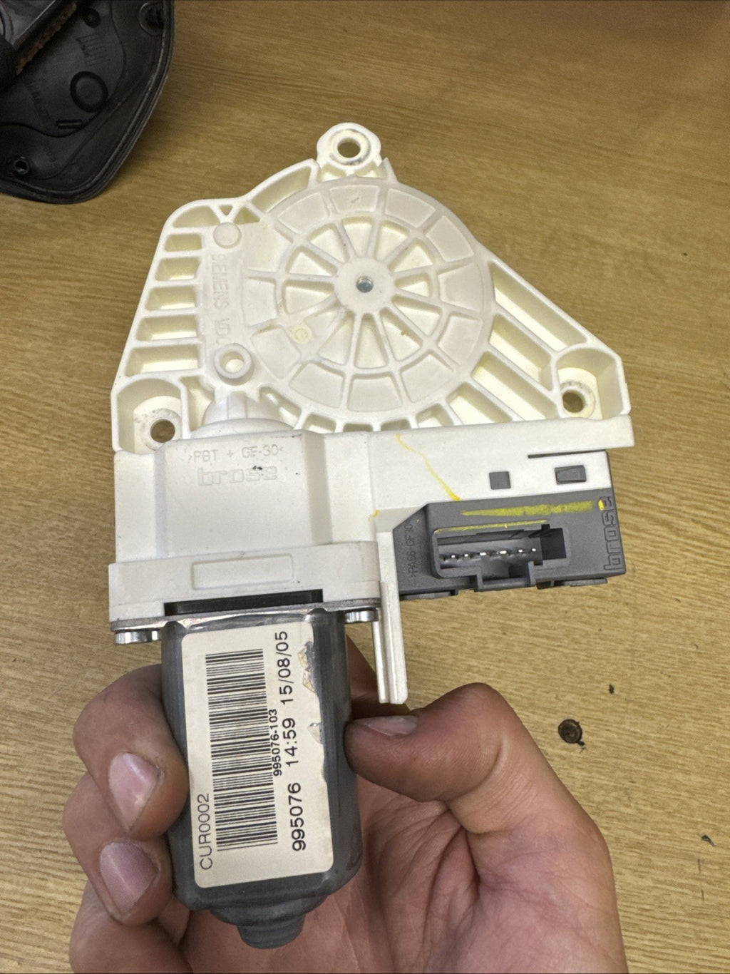 LAND ROVER DISCOVERY MK3 REAR LEFT DOOR WINDOW MOTOR 0536010002