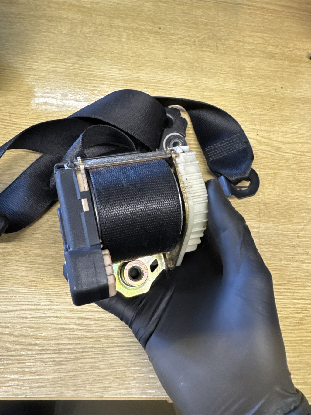 RANGE ROVER SEATBELT PASSENGER SIDE REAR L322 2004