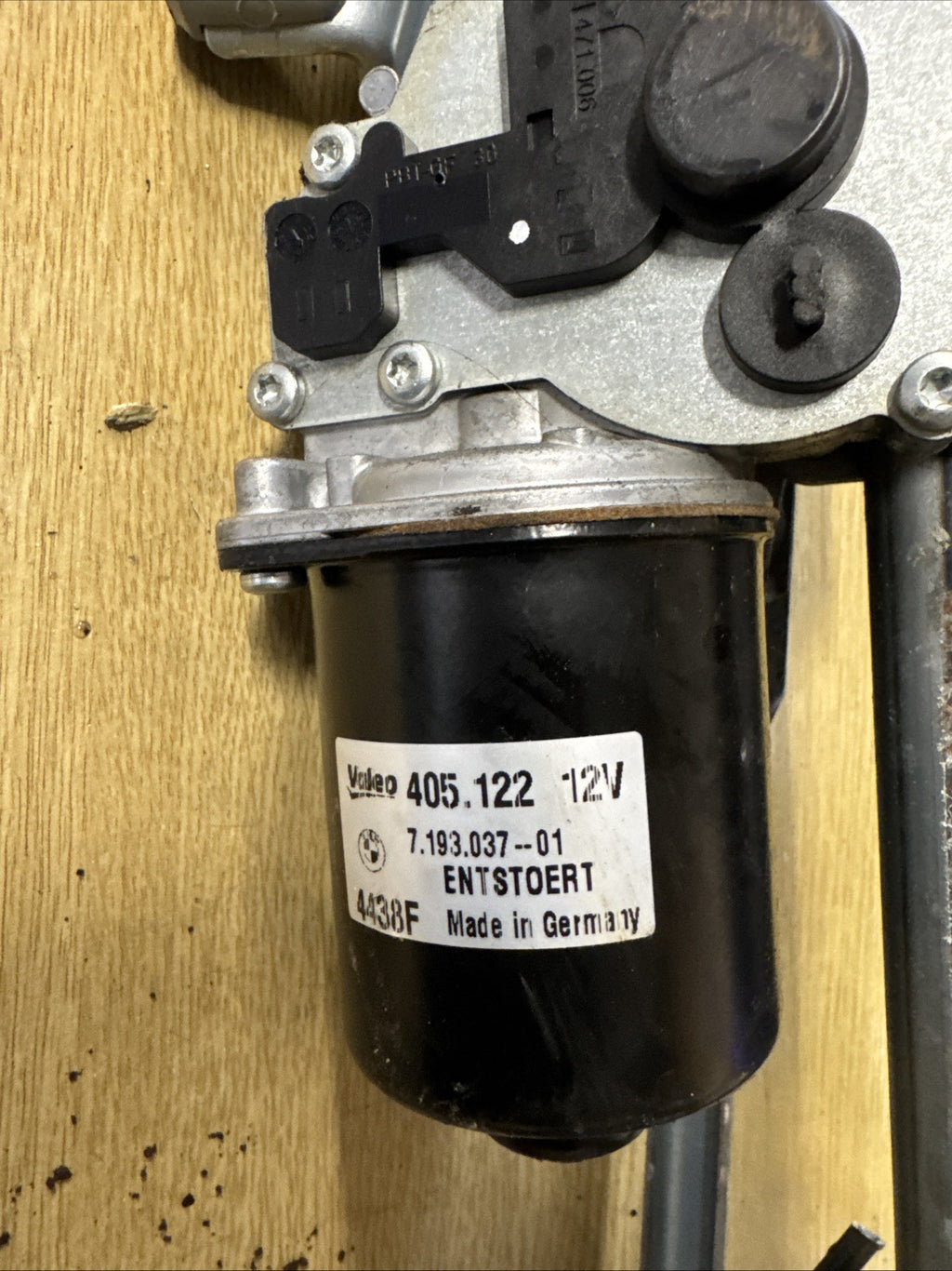 BMW 1 SERIES E82 WIPER MOTOR & LINKAGE FRONT WINDSCREEN 7193037