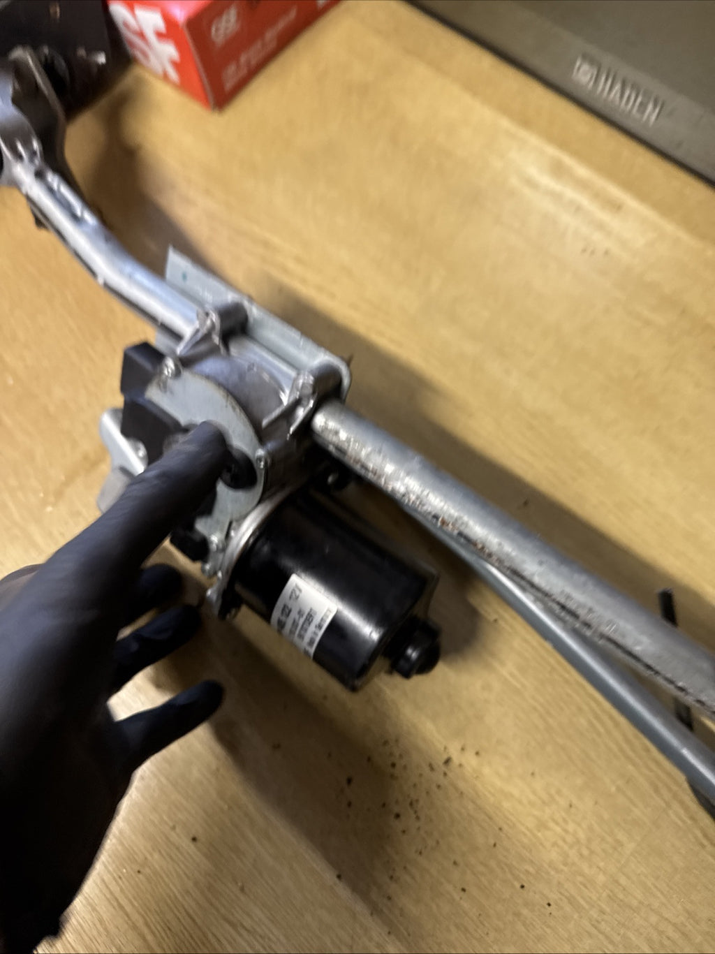 BMW 1 SERIES E82 WIPER MOTOR & LINKAGE FRONT WINDSCREEN 7193037