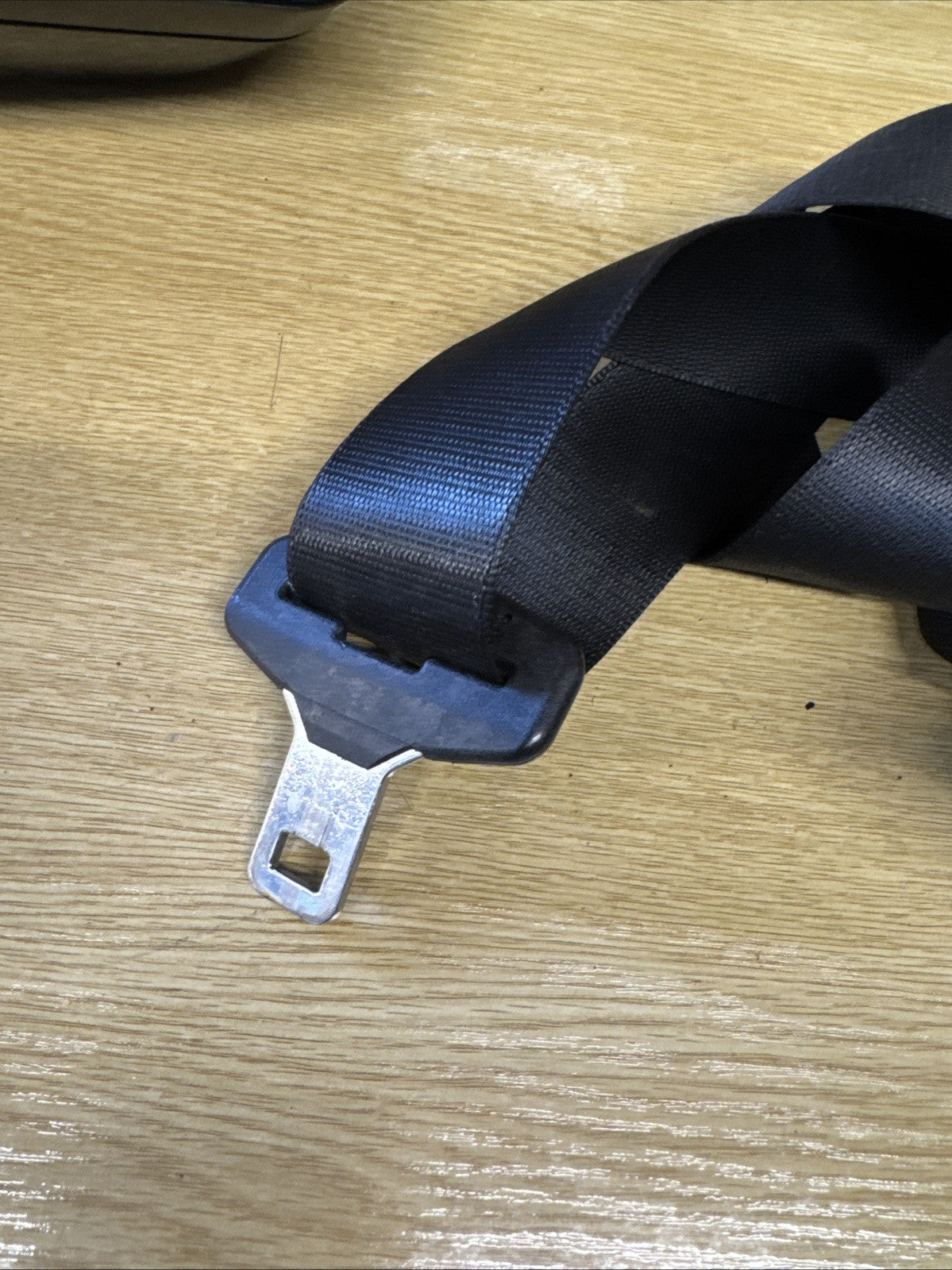 RANGE ROVER SEATBELT PASSENGER SIDE REAR L322 2004