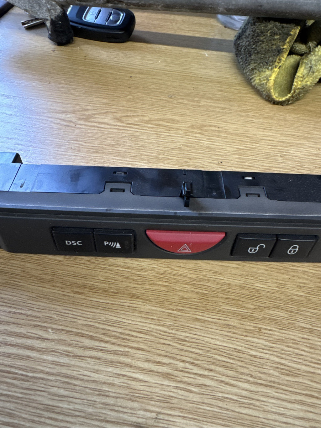 2005 LAND ROVER RANGE ROVER SPORT TDV6 HAZARD WARNING SWITCH YUL500570WUX